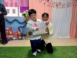 LINE_ALBUM_กิจกรรมทำบุญส่งท้ายปีเก่า ศพด_30 ธ_ค_ 68_260105_13.jpg - ศูนย์พัฒนาเด็กเล็กเทศบาลตำบลสันป่าตอง จัดโครงการเรียนรู้สู่โลกกว้าง อนุบาลวัยใส(กิจกรรมทำบุญส่งท้ายปีเก่าต้อนรับปีใหม่) | https://www.sanpatong.go.th